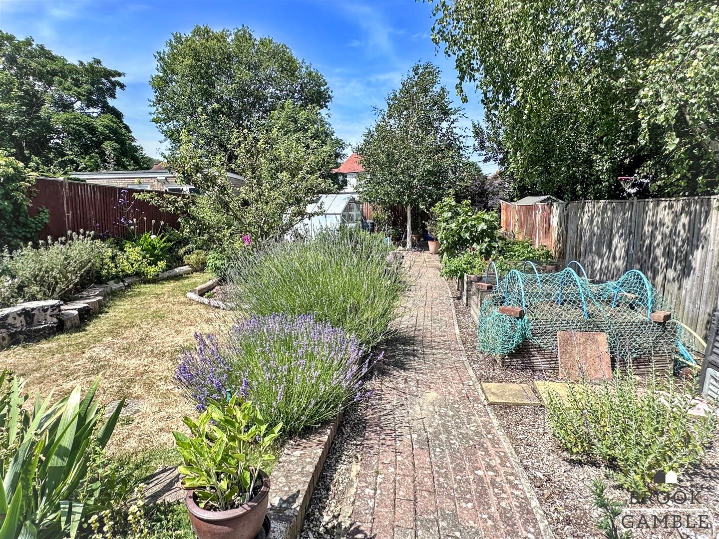 4 Bedroom House - Semi-Detached. Central Avenue in Eastbourne, East Sussex 26